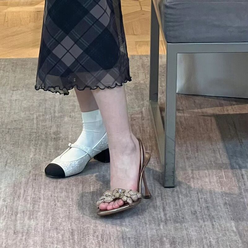 여성 샌들 포인티드 골드 플라워 페어리 스타일 슬리밍  - Metallic Heel Sandal 리뷰 및 가격