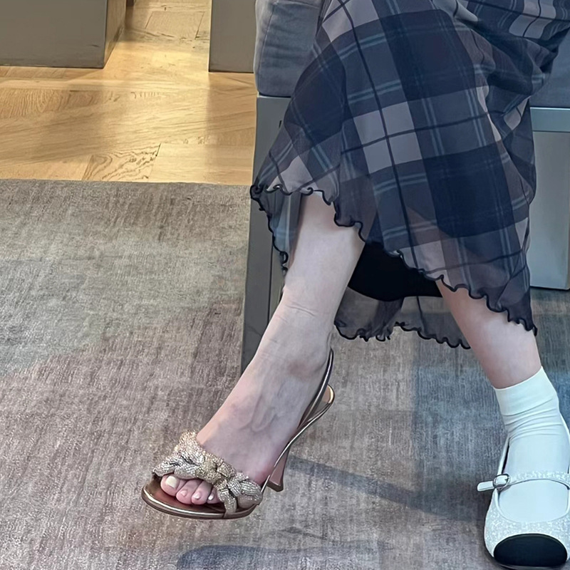 여성 샌들 포인티드 골드 플라워 페어리 스타일 슬리밍  - Metallic Heel Sandal 리뷰 및 가격