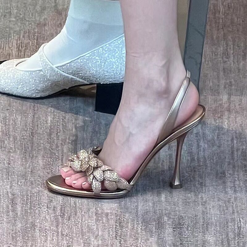여성 샌들 포인티드 골드 플라워 페어리 스타일 슬리밍  - Metallic Heel Sandal 리뷰 및 가격