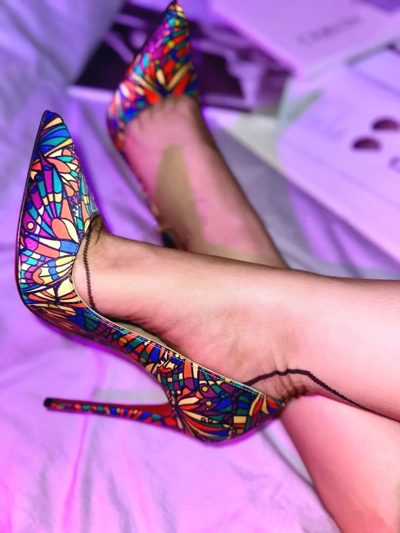 밝은 폴카 도트 그래피티 컬러 펌프스 여성용 레드 고무 - Metallic Heel Sandal 리뷰 및 가격